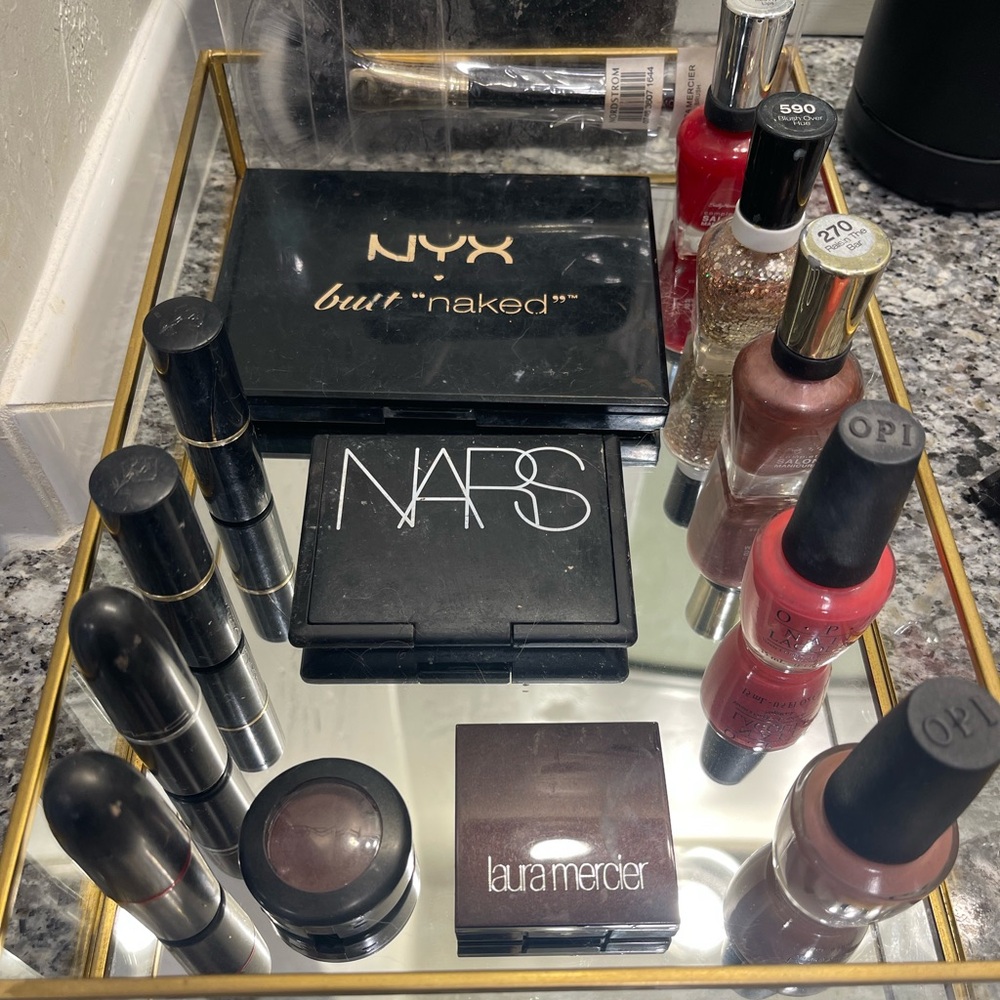 Makeup lot NARS, Nyx, OPI, Laura Mercier, Mac, Lancôme and more!